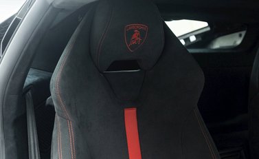 Lamborghini Huracan LP640-4 Performante 11