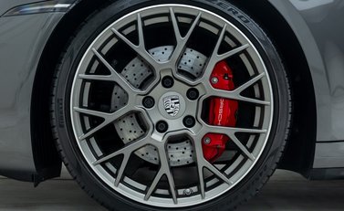 Porsche 911 Carrera 4S (992) 24