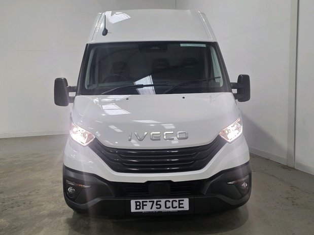 Iveco Daily Daily 35C14 Diesel 2.3 High Roof Business Van 4100L WB Hi-Matic 26