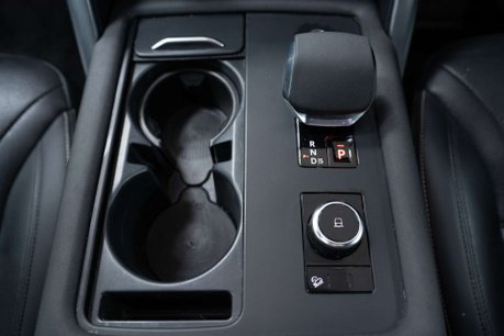 Land Rover Discovery 3.0 Discovery R-Dynamic SE D MHEV Auto 4WD 5dr 16