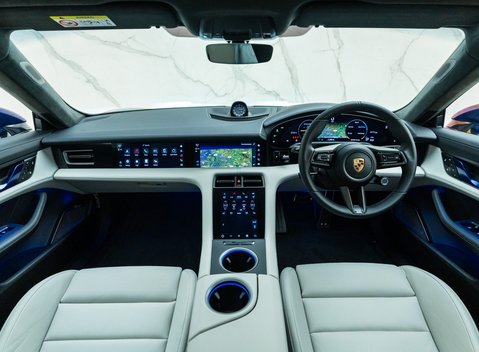 Porsche Taycan GTS Sport Turismo 18