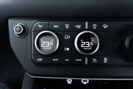 Land Rover Defender 3.0 Defender X-Dynamic SE D MHEV Auto 4WD 3dr 32