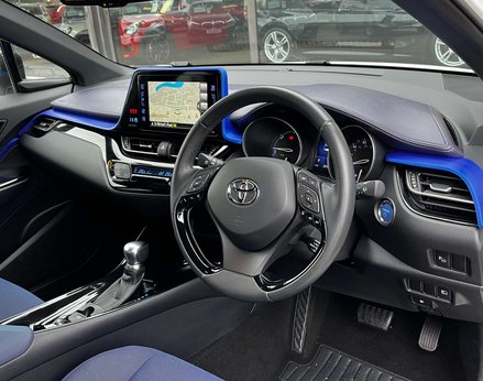 Toyota C-HR 1.8 C-HR-Dynamic HEV CVT 5dr 18