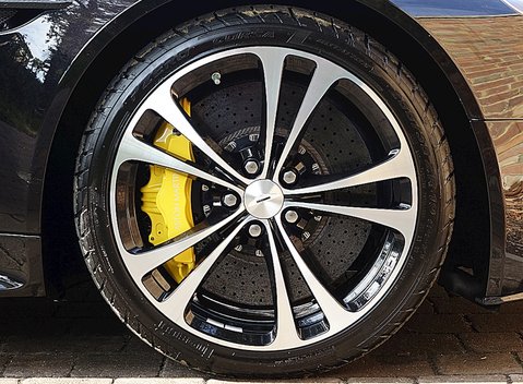 Aston Martin V12 Vantage Roadster 13