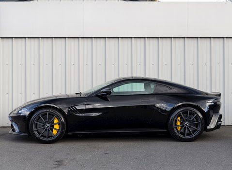 Aston Martin V8 Vantage 2