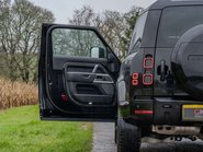 Land Rover Defender D300 X-Dynamic HSE 7