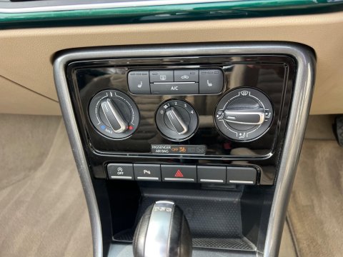 Volkswagen Beetle DESIGN TSI BLUEMOTION TECHNOLOGY DSG 45