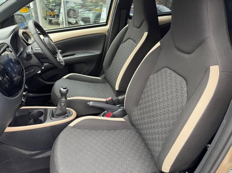 Toyota Aygo X VVT-I EDGE 41