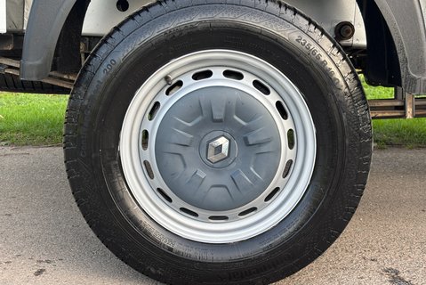 Renault Master LL35 Business 145 ps dCi Dropside Truck - Air Con & Sat Nav 23