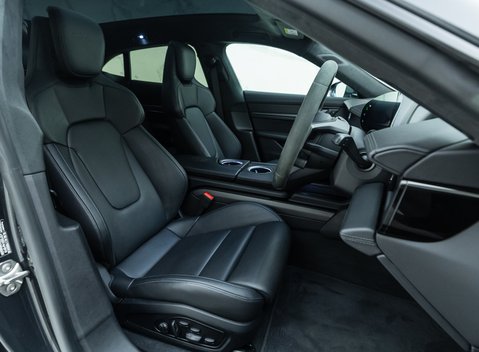 Porsche Taycan Turbo S Sport Turismo 11