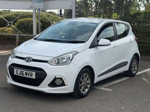 Hyundai i10 1.2 Premium Hatchback 5dr Petrol Manual Euro 5 (87 ps) 4
