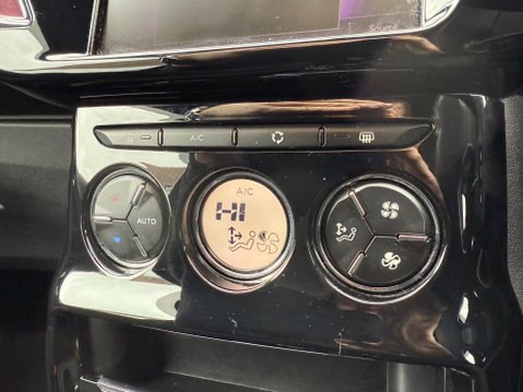 DS DS 3 PURETECH DSTYLE NAV S/S 14