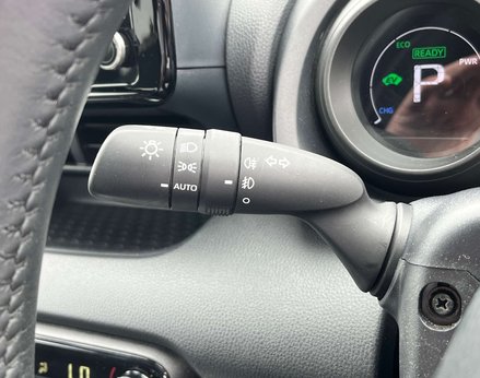 Toyota Yaris 1.5 Yaris Design HEV CVT 5dr 56