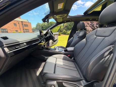 Audi A4 AVANT TFSI S LINE BLACK EDITION MHEV 2