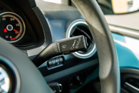 Volkswagen Up BLACK EDITION 13