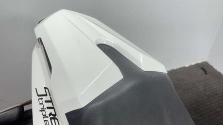Triumph Street Triple R 2015 15K QUICK SHIFTER ARROW EXHAUST NEW MOT NAKED BIKE 15