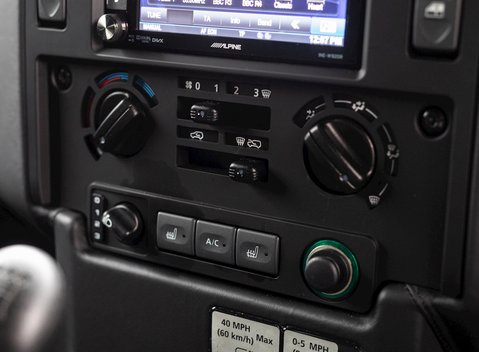 Land Rover Defender 90 Urban Truck 18