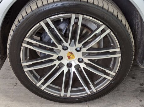 Porsche Cayenne 3.0 Cayenne D Platinum Edition V6 Tiptronic S A 4WD 5dr 32