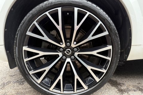 Volvo XC60 B4 R-DESIGN PRO AWD - 22 INCH ALLOY WHEELS - CRYSTAL WHITE PAINT 63