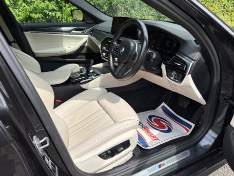 BMW 5 Series 520D M SPORT TOURING MHEV 18