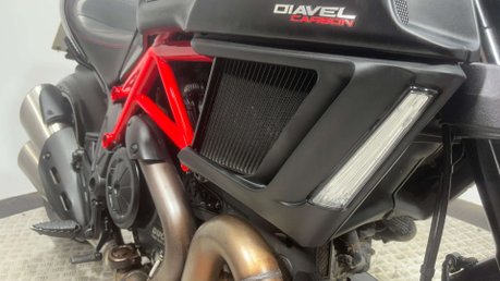 Ducati Diavel 1198 CARBON EDITION 24K 1 OWNER JUST SERVICED MOT APRIL 2027 36