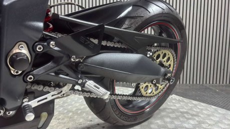 Triumph Street Triple R 2013 13K EXCELLENT CONDITION NEW MOT 675CC TRIPLE 37