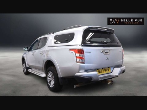 Mitsubishi L200 2.4 L200 Barbarian DI-D 4WD 4