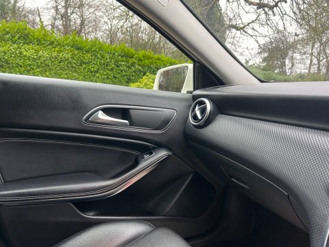 Mercedes-Benz A Class 1.5 A180d Sport (Premium) 7G-DCT Euro 6 (s/s) 5dr 43