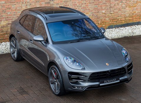 Porsche Macan Turbo 8