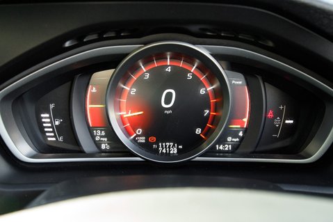 Volvo V40 T2 R-DESIGN NAV PLUS 14