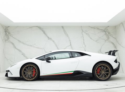 Lamborghini Huracan LP640-4 Performante 2