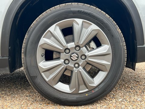 Suzuki Vitara SZ-T MHEV 4