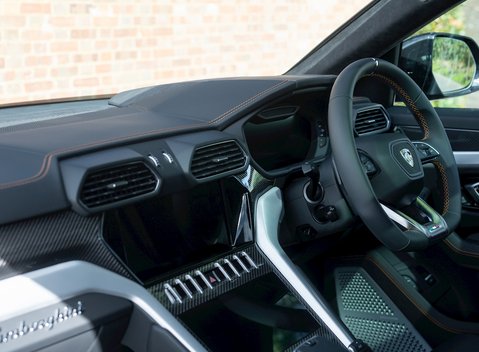 Lamborghini Urus 17