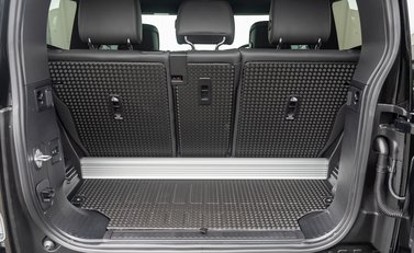 Land Rover Defender V8 27