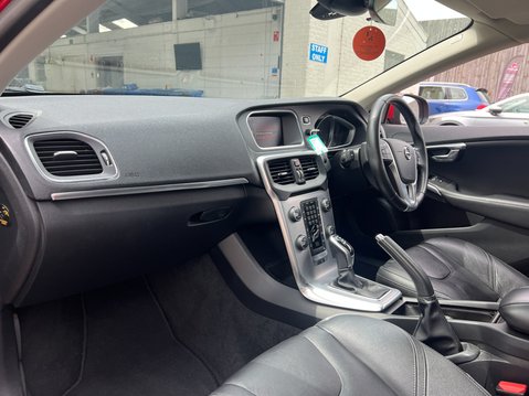 Volvo V40 1.5 T3 GPF Inscription Hatchback 5dr Petrol Auto Euro 6 (s/s) (152 ps) 17