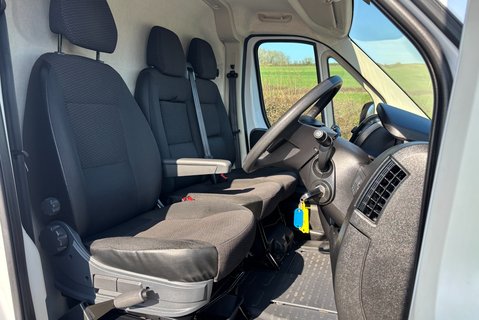 Peugeot Boxer 333 L1 H1 120 ps BlueHdi Professional - Sat Nav & Air Con 4