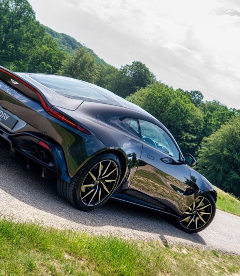 Aston Martin Vantage 4.0 V8 Coupe 1