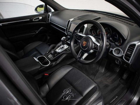 Porsche Cayenne 3.0 Cayenne V6 D Tiptronic S 4WD 5dr 32