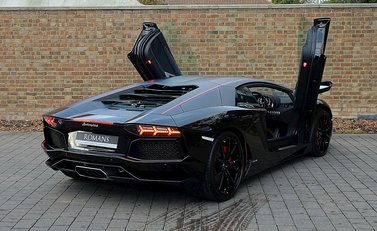 Lamborghini Aventador LP 700-4 Pirelli Edition 24