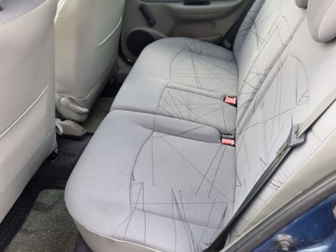 Renault Clio EXPRESSION 16V 28