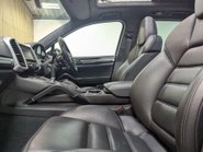Porsche Cayenne 4.8 Cayenne V8 T Tiptronic S 4WD 5dr 35