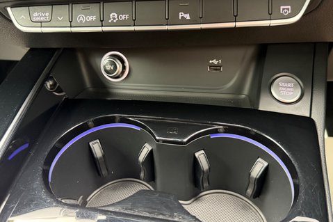 Audi A4 AVANT TDI S LINE BLACK EDITION -B&O - VIRTUAL COCKPIT -REVERSE CAMERA  43
