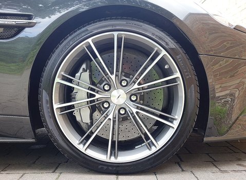 Aston Martin Vanquish 8