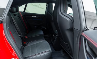 Porsche Macan GTS Electric 16