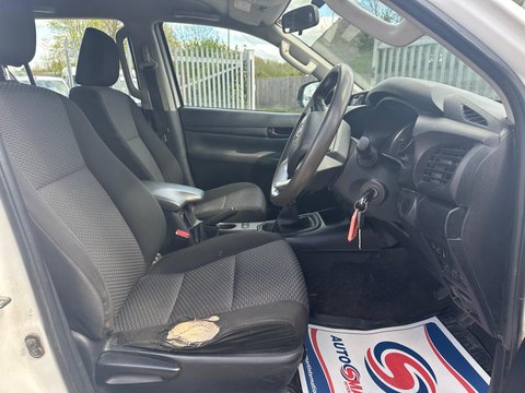 Toyota Hilux ACTIVE 4WD D-4D DCB 14