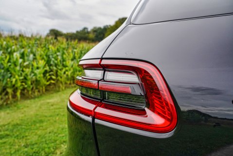 Porsche Macan TURBO PDK 18