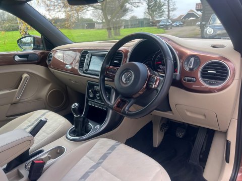 Volkswagen Beetle DESIGN TSI BLUEMOTION TECHNOLOGY 40