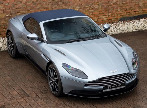 Aston Martin DB11 Volante 9