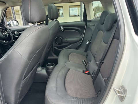 Mini Hatch 1.5 Cooper Auto 5dr 20