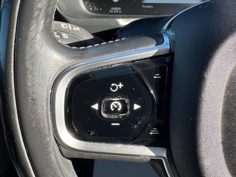 Volvo XC90 2.0 D5 Momentum Geartronic 4WD Euro 6 (s/s) 5dr 35